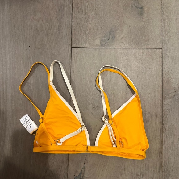 L Space Seamless Finneas Bikini Top - Picture 4 of 5